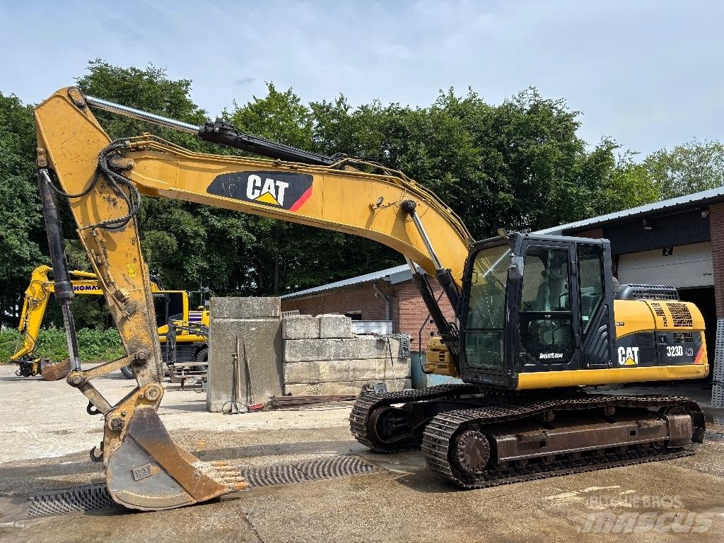 CAT 323 D LN 대형 굴삭기 29톤 이상