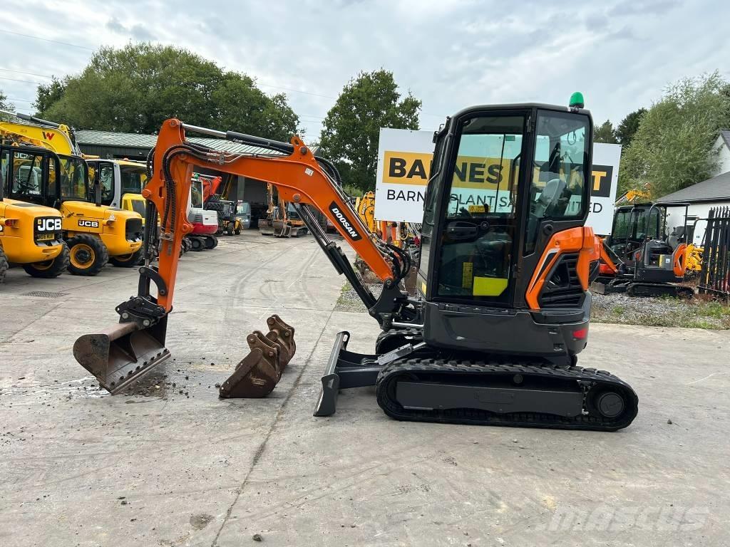 Doosan DX 27 Z 소형 굴삭기 7톤 미만
