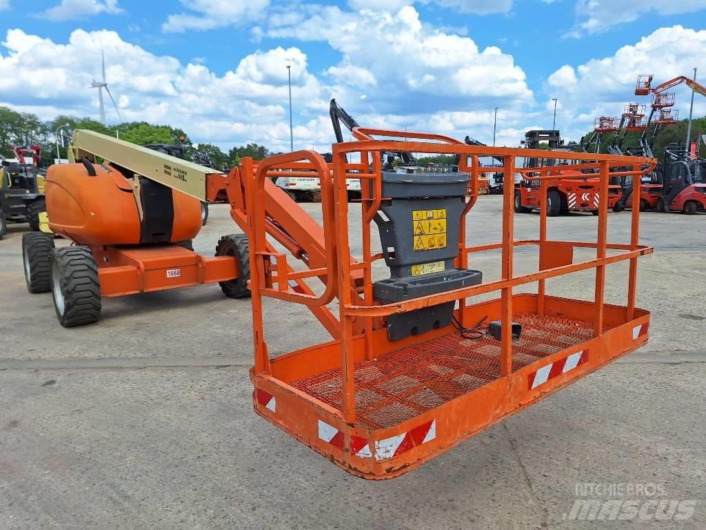 JLG 600 AJ 관절형 전동이동 리프트