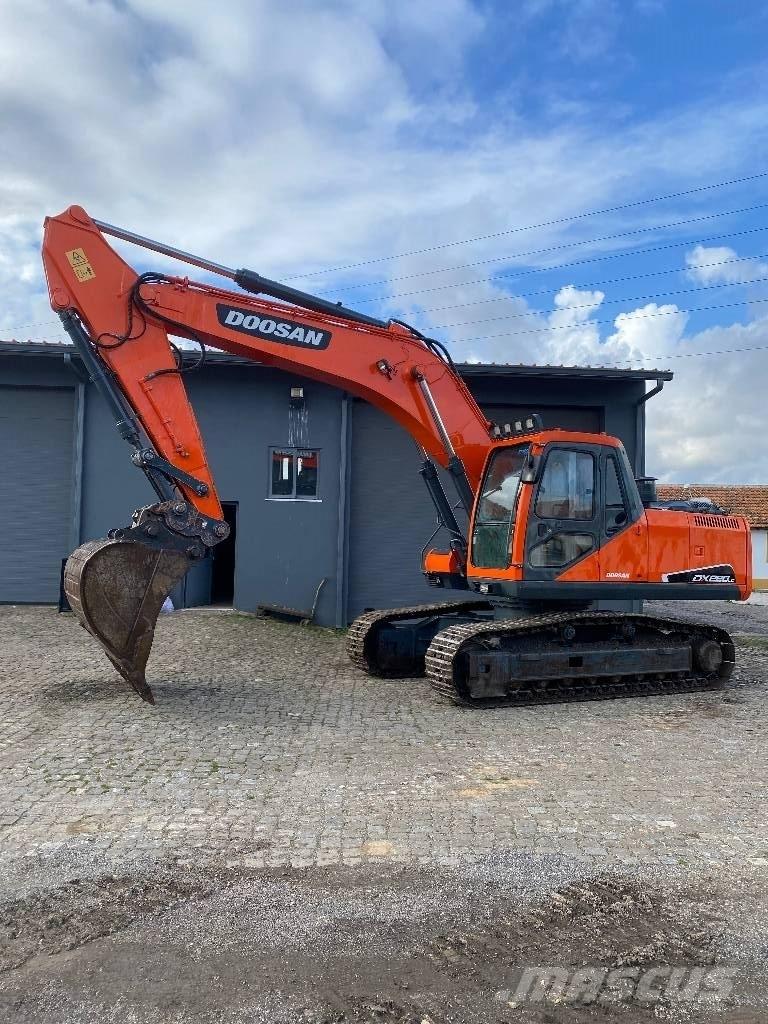 Doosan DX 220 NLC 대형 굴삭기 29톤 이상