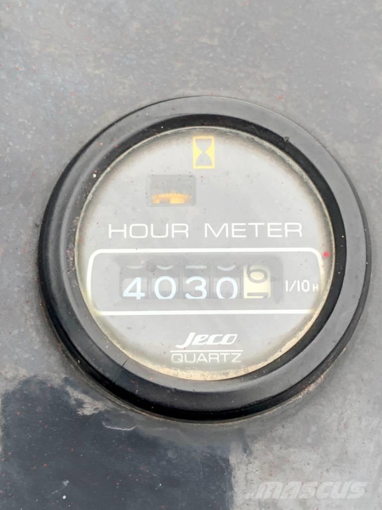 Unic URW 376 미니 크레인