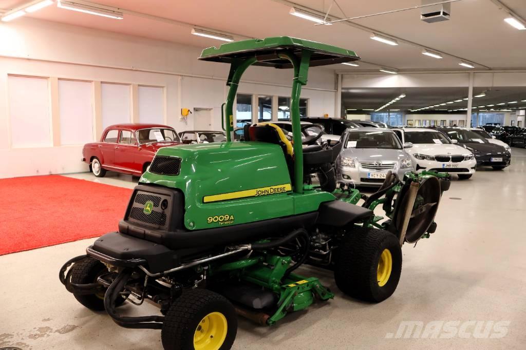 John Deere 9009 A 거친면 다듬기 위한 잔디깎기