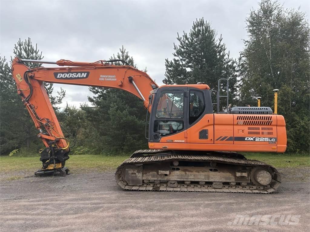 Doosan DX225LC-3 대형 굴삭기 29톤 이상