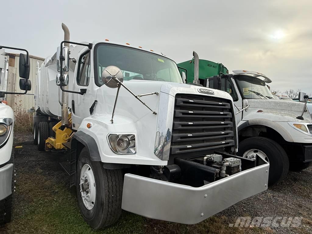 Freightliner 108SD 폐기물 수거 트럭