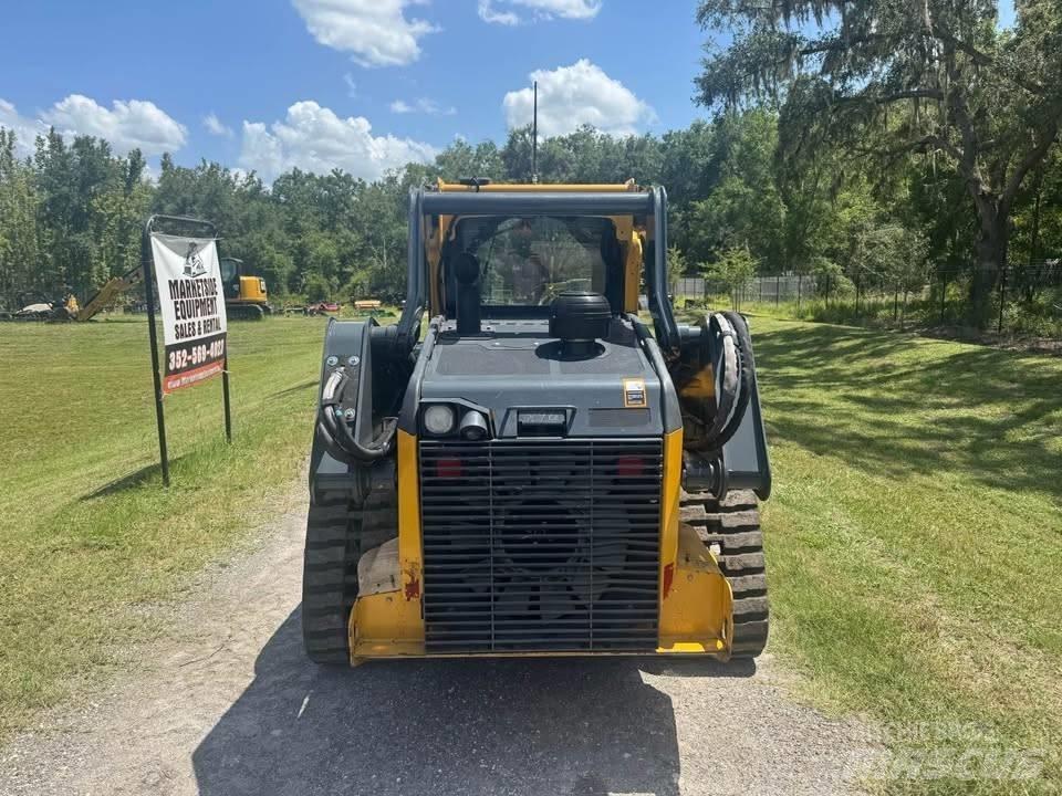John Deere 325  스키드로더