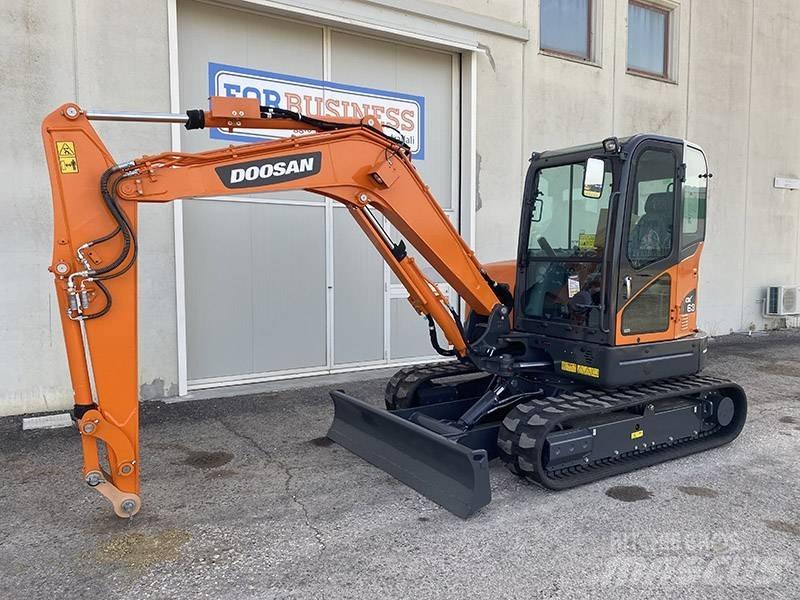 Doosan DX 63-3 소형 굴삭기 7톤 미만