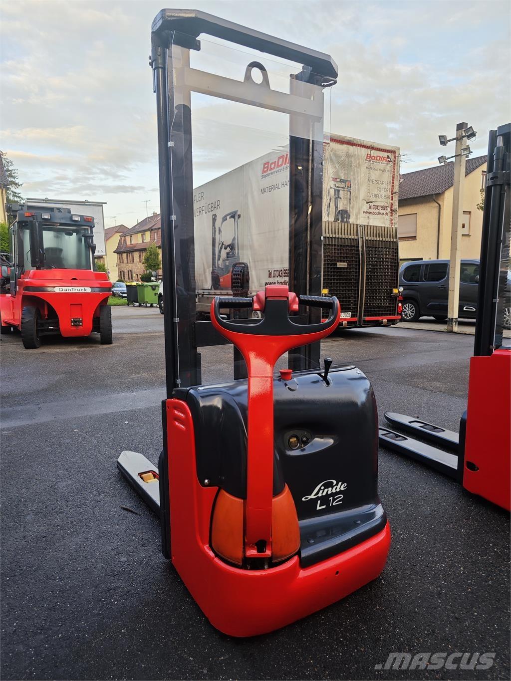 Linde L 12 보행식 리치 지게차