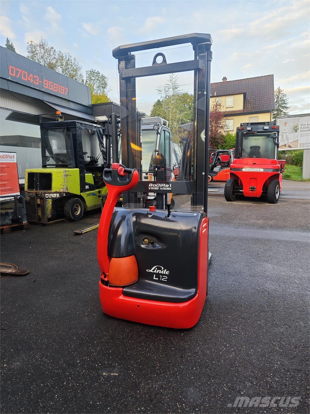 Linde L 12 보행식 리치 지게차