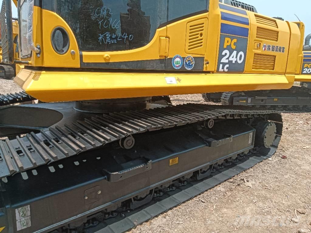 Komatsu PC 240 대형 굴삭기 29톤 이상