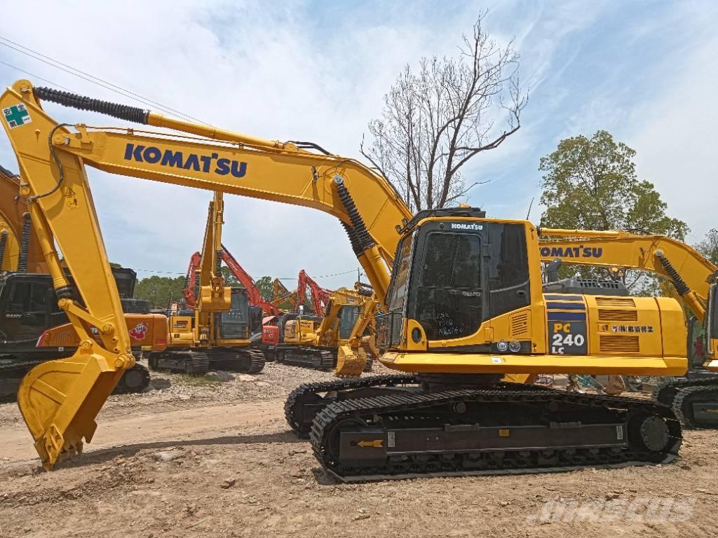 Komatsu PC 240 대형 굴삭기 29톤 이상