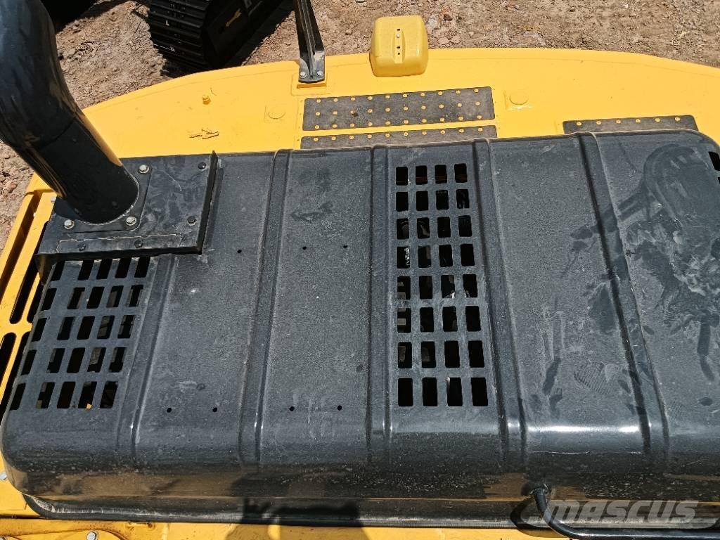 Komatsu PC 240 대형 굴삭기 29톤 이상