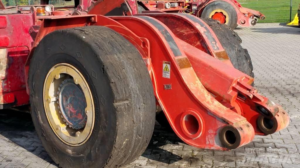Sandvik LH208 지하 광산용 로더