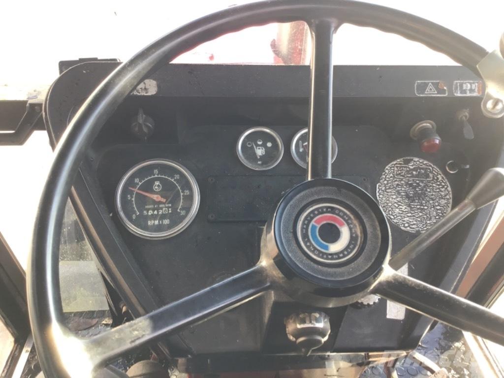 International 684 트랙터