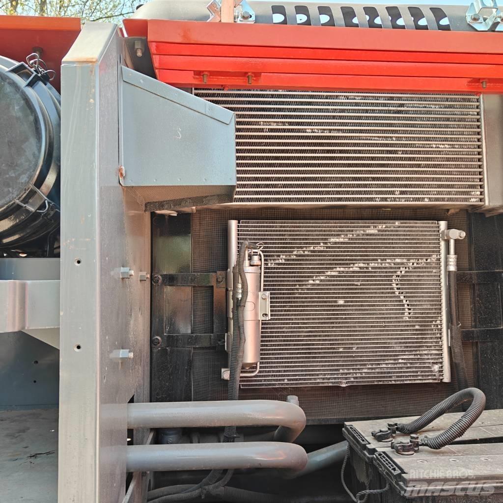 Hitachi ZX200 대형 굴삭기 29톤 이상