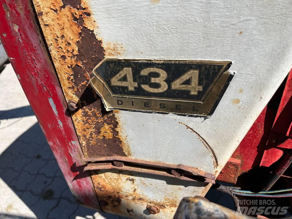 McCormick IH 434 트랙터