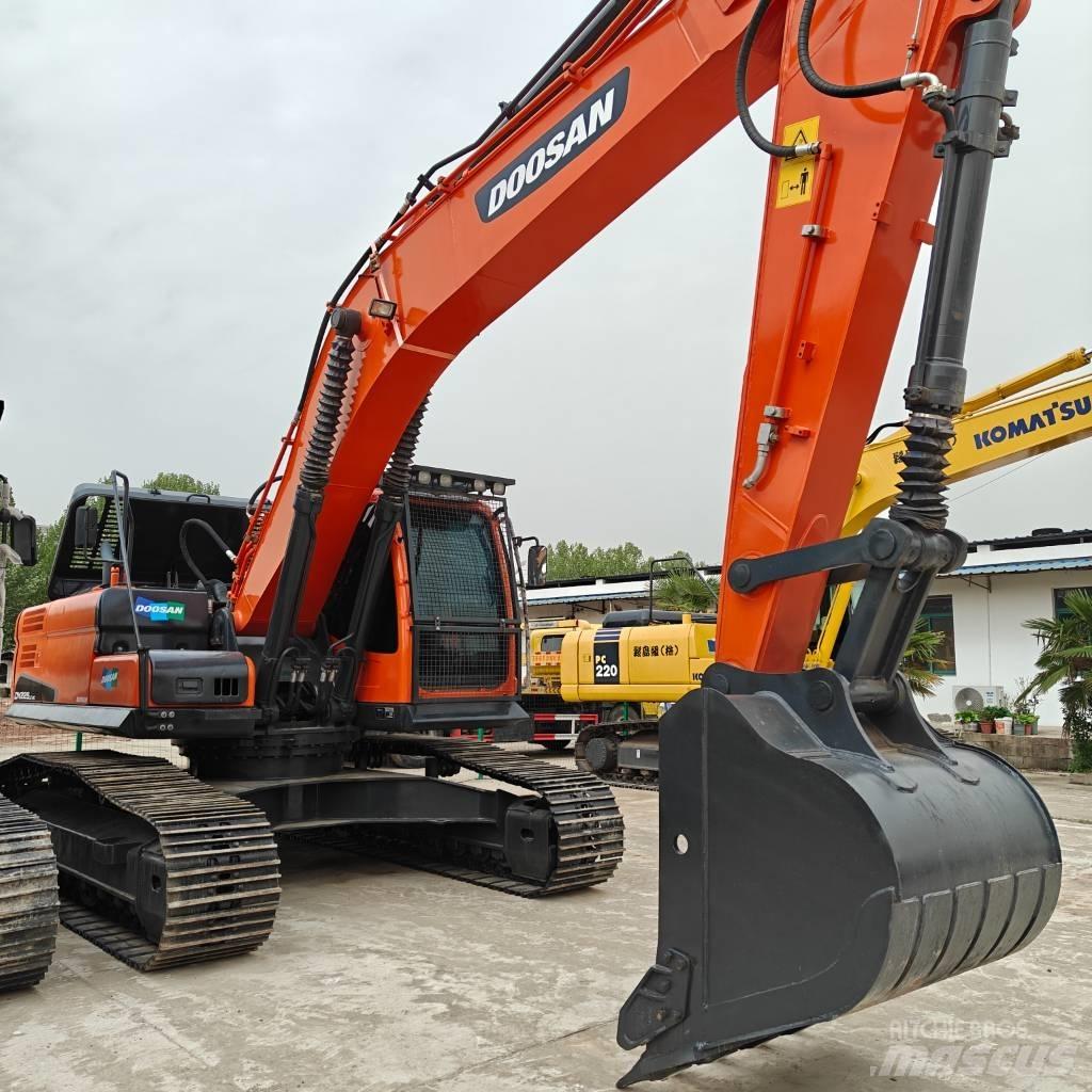 Doosan 225-9C 대형 굴삭기 29톤 이상