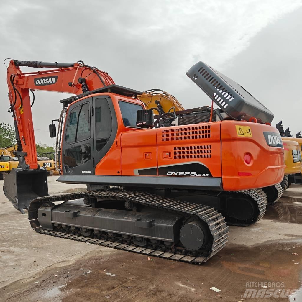 Doosan 225-9C 대형 굴삭기 29톤 이상
