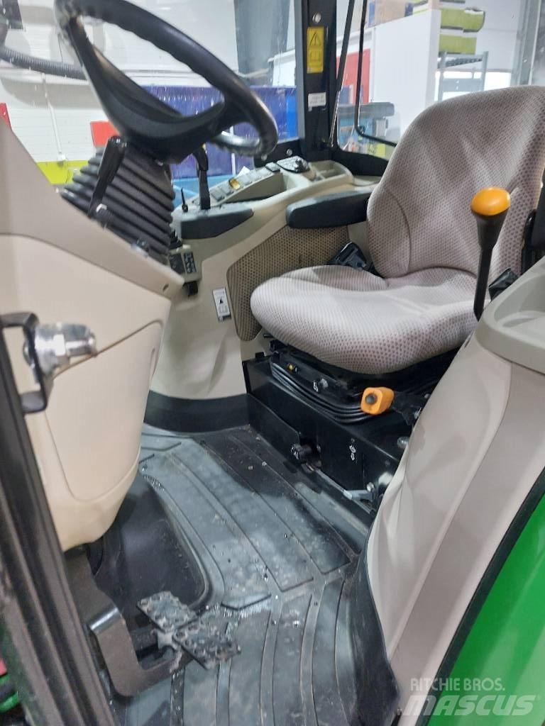 John Deere 3046 R 트랙터
