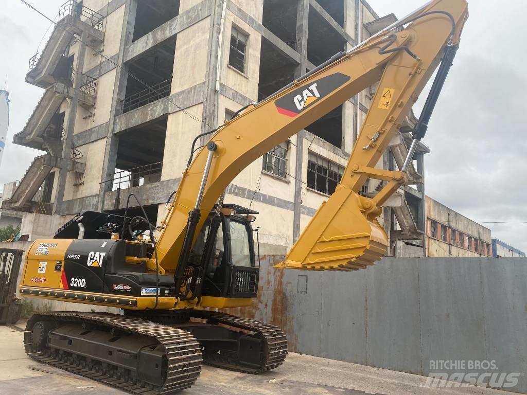 CAT 320 D 대형 굴삭기 29톤 이상