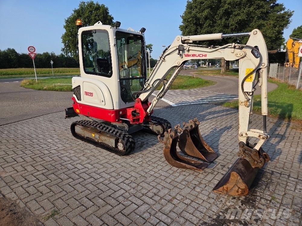 Takeuchi TB225 소형 굴삭기 7톤 미만