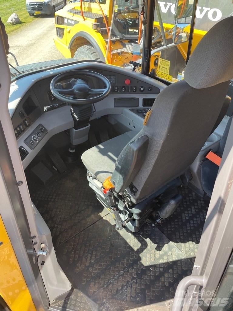 Volvo A30G 연결식 홀러