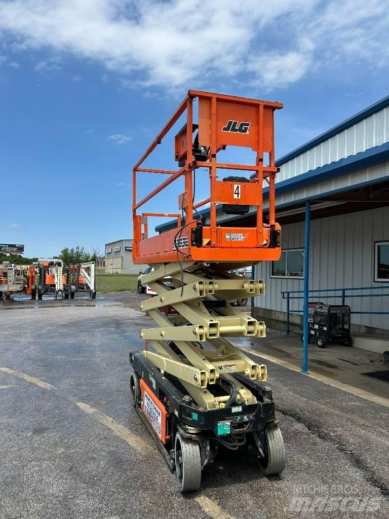 JLG R2632 가위형 리프트