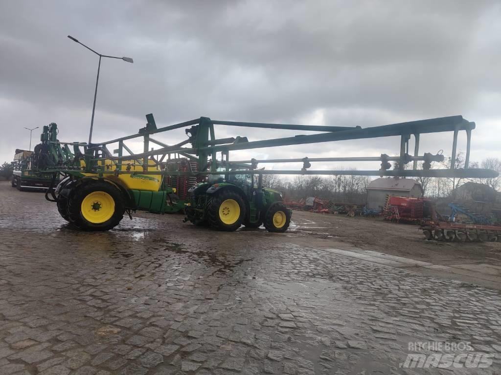 John Deere R740i 견인형 분무기