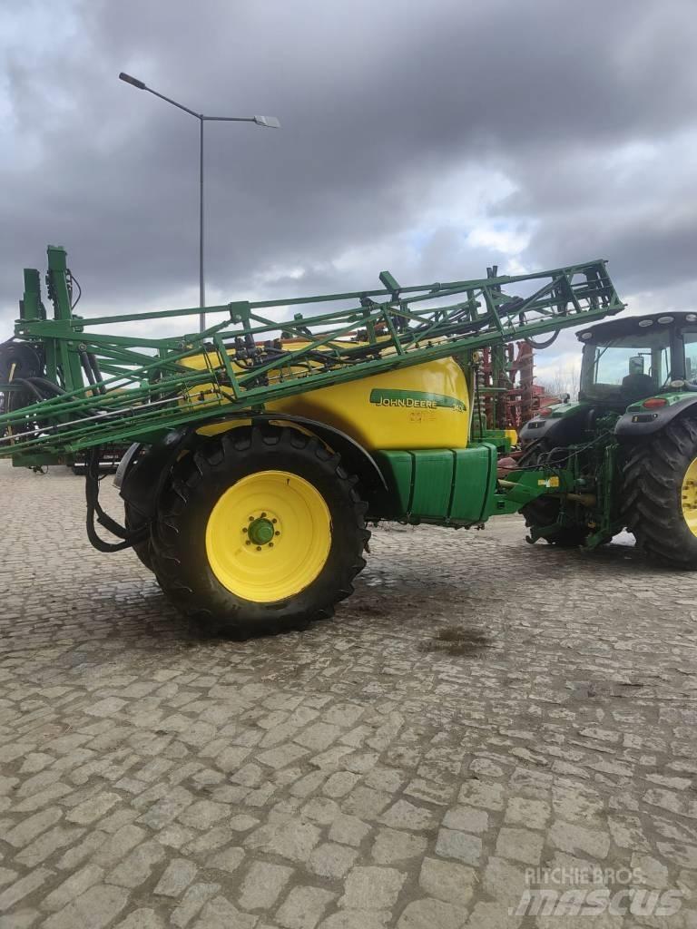 John Deere R740i 견인형 분무기