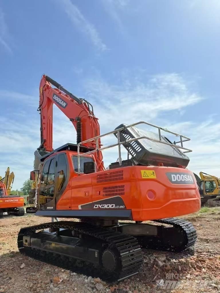 Doosan DX300LC-9C 대형 굴삭기 29톤 이상