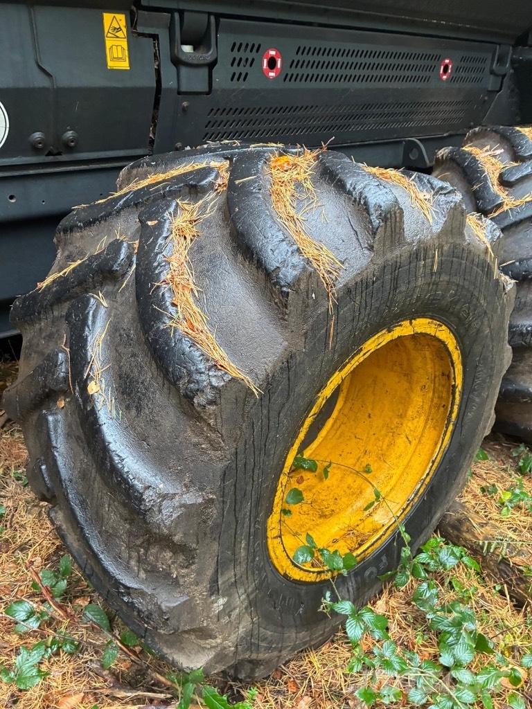 Ponsse Wisent 8W 원목 포워더