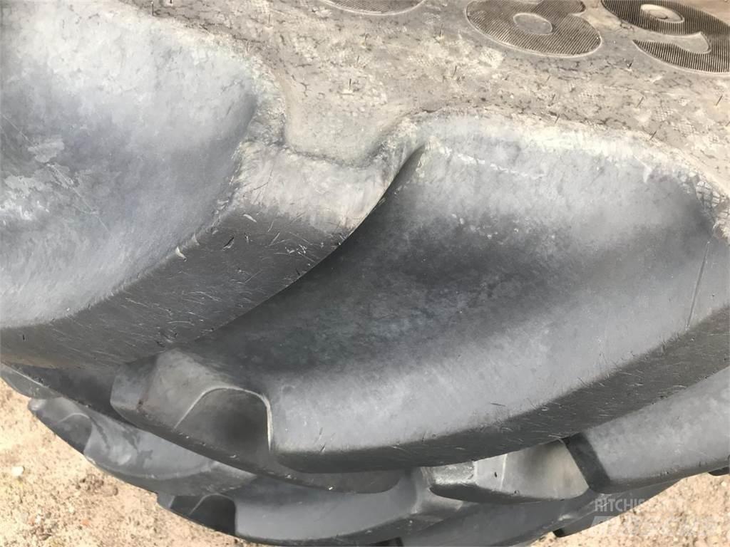 Mitas 680/80R42 타이어, 휠 및 림