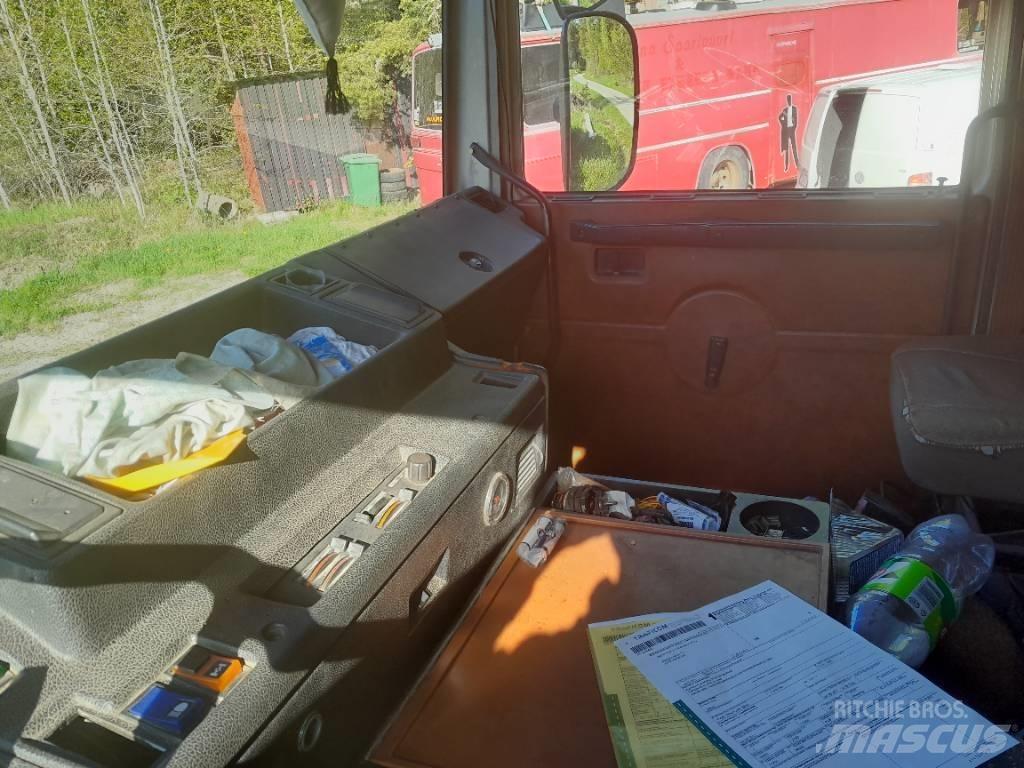 Volvo F12 플랫베드/드롭사이드 트럭