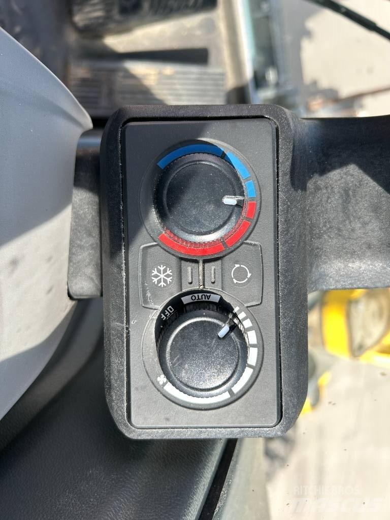 Wacker Neuson EW 100  휠 굴삭기