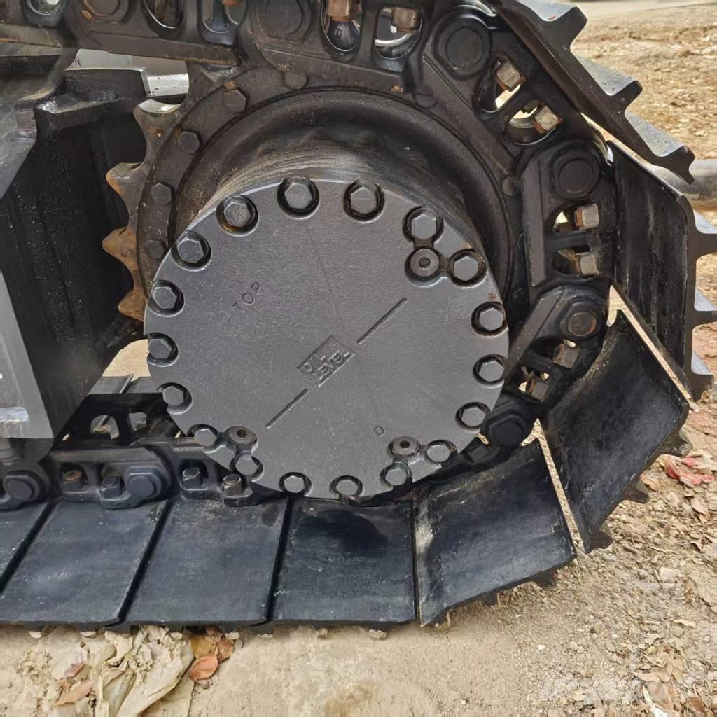 Komatsu PC 200 대형 굴삭기 29톤 이상
