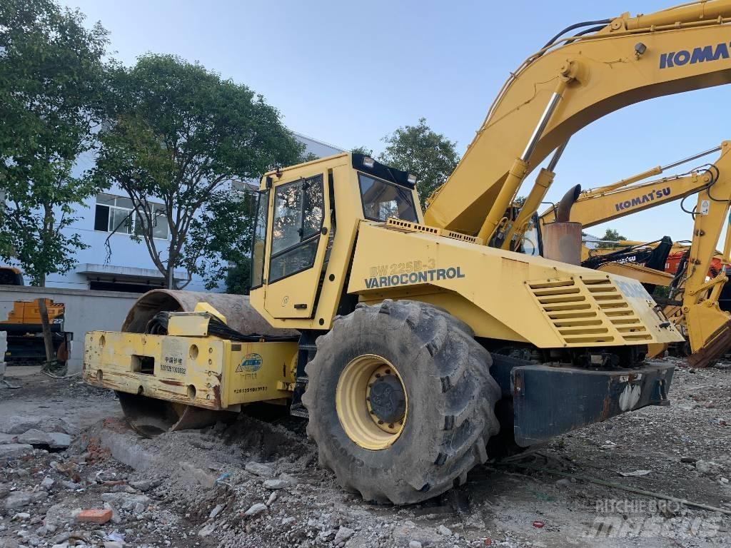 Bomag BW 225 D-3 트윈 드럼 롤러