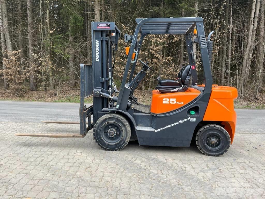 Doosan D 25 GP 디젤 지게차
