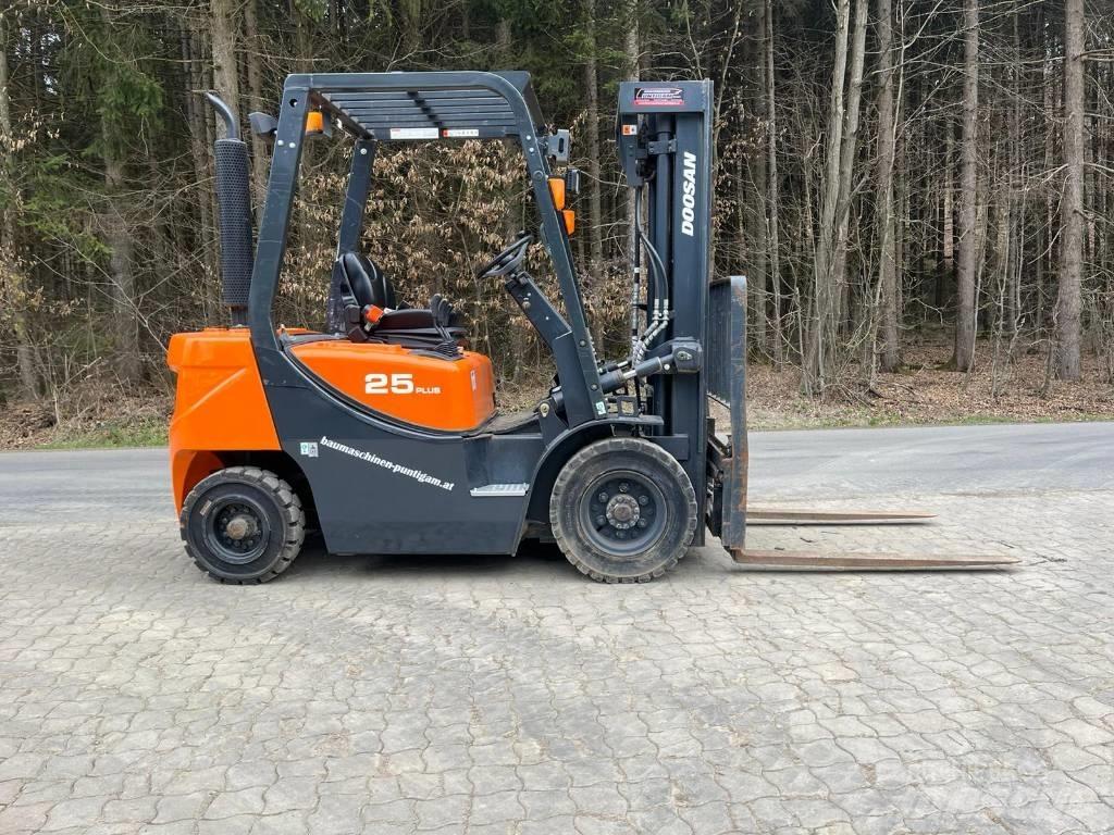 Doosan D 25 GP 디젤 지게차