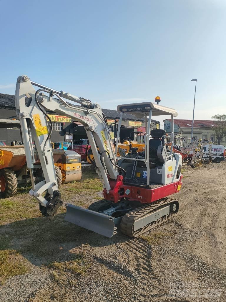 Takeuchi TB 225 소형 굴삭기 7톤 미만