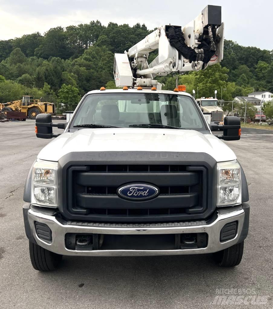 Ford F 550 트럭 탑재 고소작업대