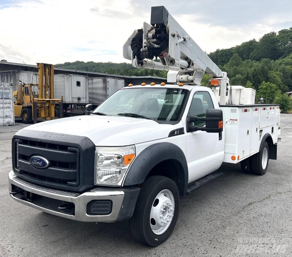 Ford F 550 트럭 탑재 고소작업대