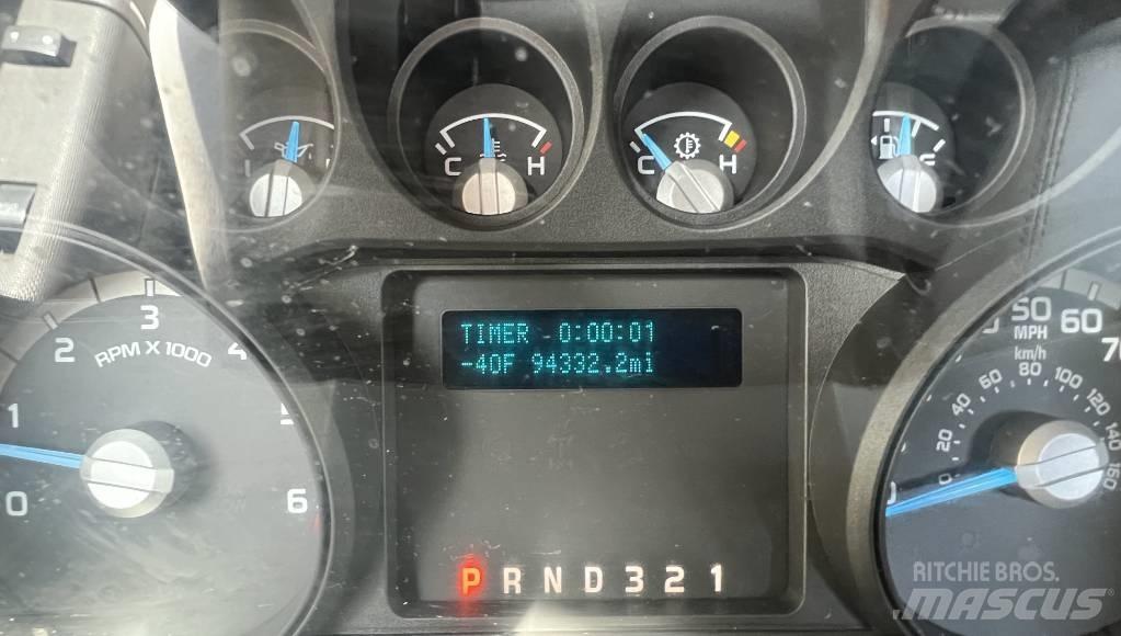 Ford F 550 트럭 탑재 고소작업대