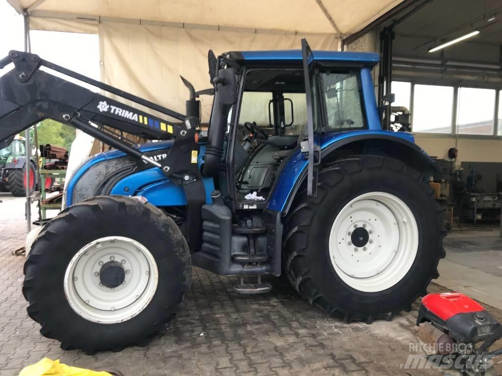 Valtra N 142 트랙터