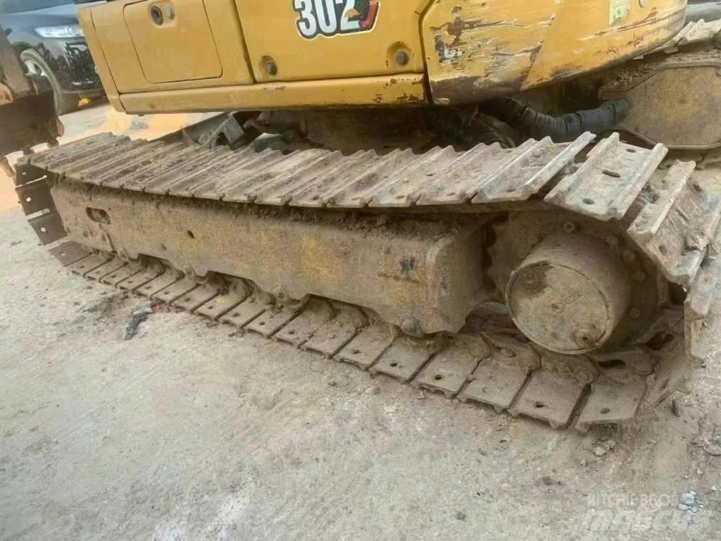 CAT 302 소형 굴삭기 7톤 미만