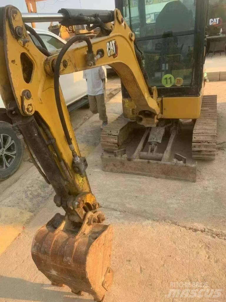 CAT 302 소형 굴삭기 7톤 미만