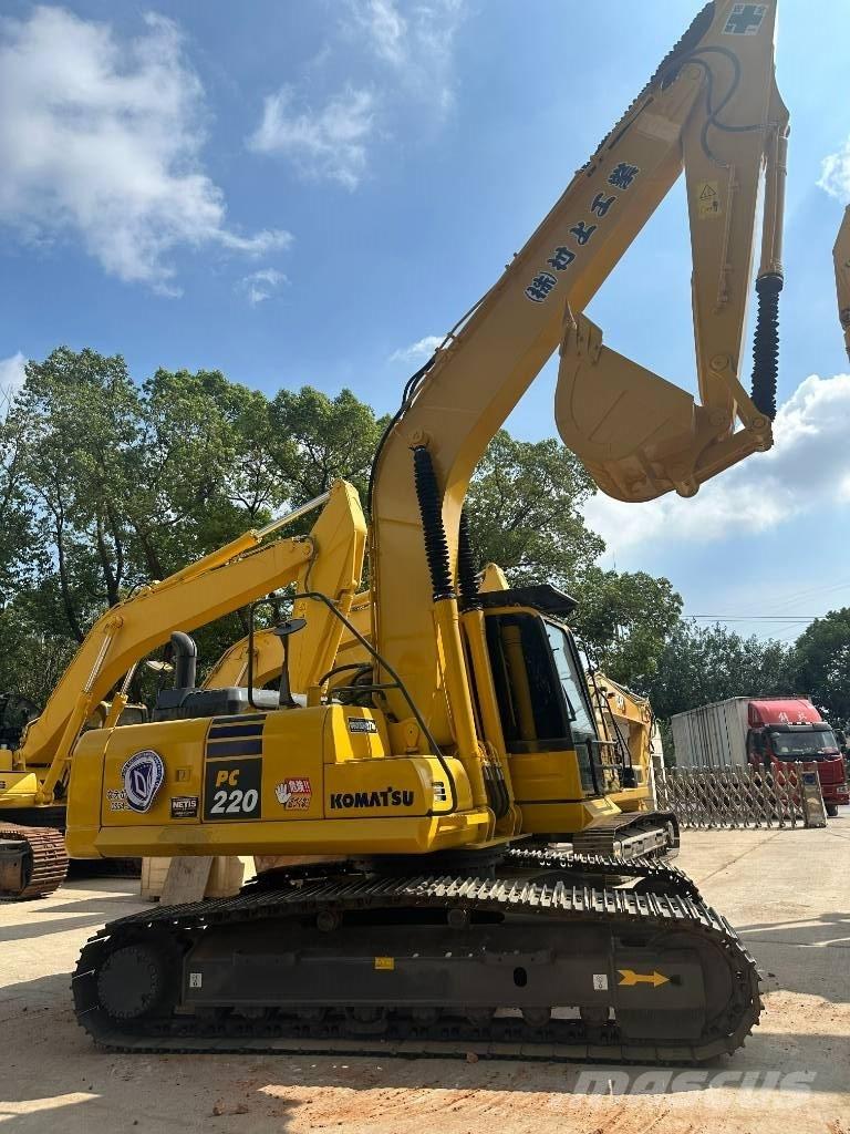 Komatsu PC 220-8 대형 굴삭기 29톤 이상