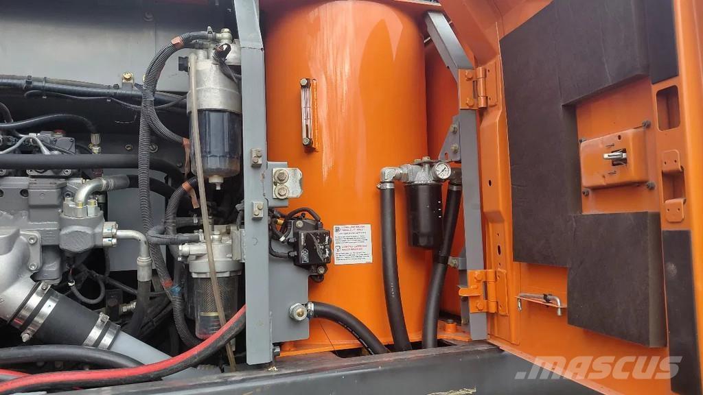 Hitachi ZX220W-5B  휠 굴삭기