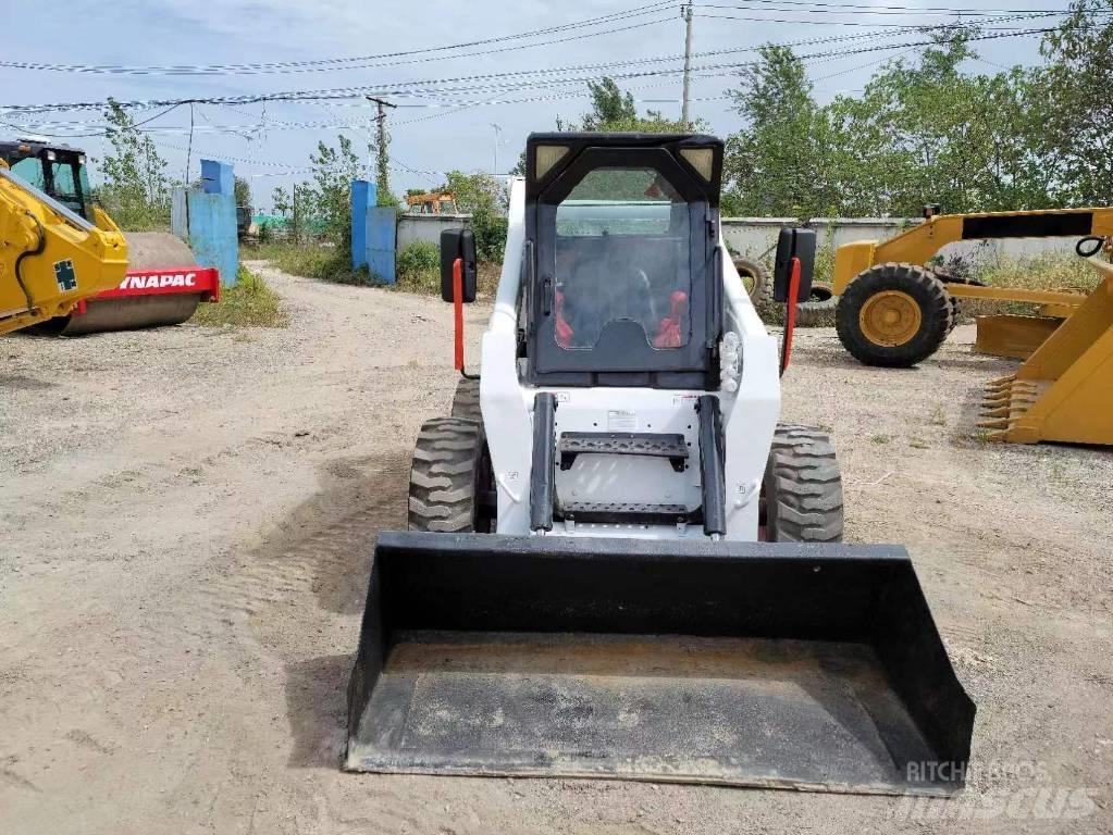 Bobcat S 18  스키드로더