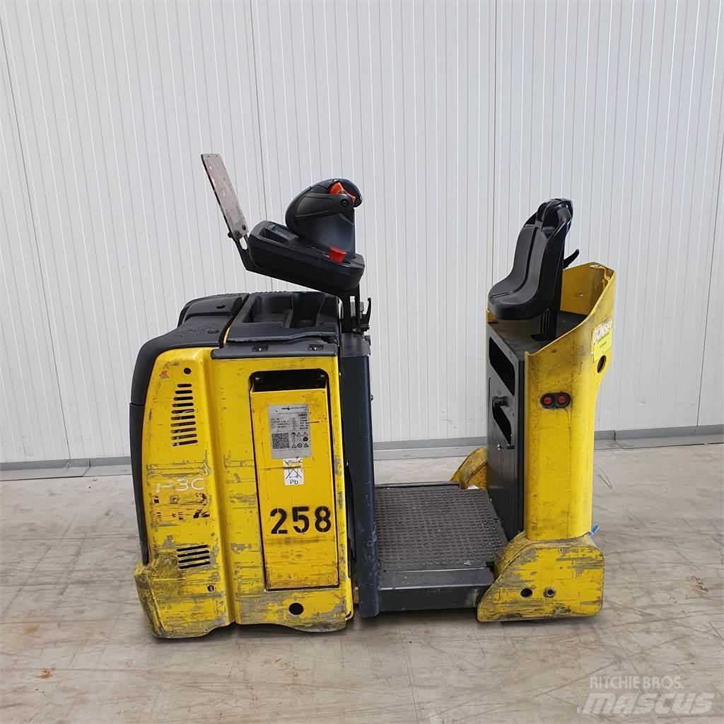 Linde P30C 견인 트럭