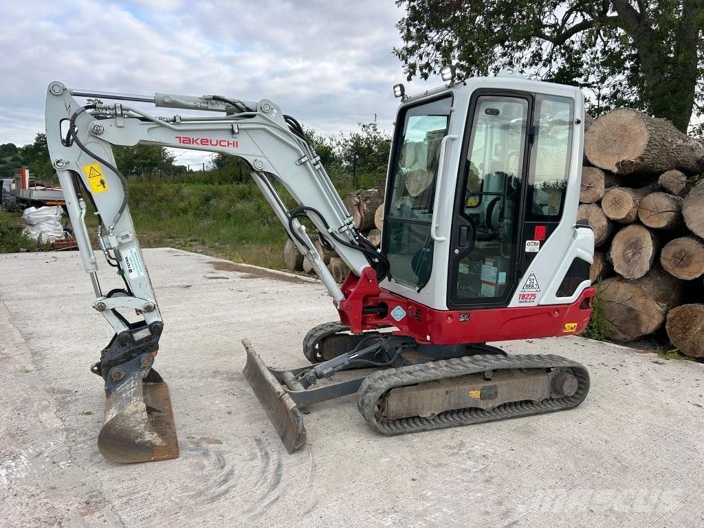 Takeuchi TB 225 소형 굴삭기 7톤 미만