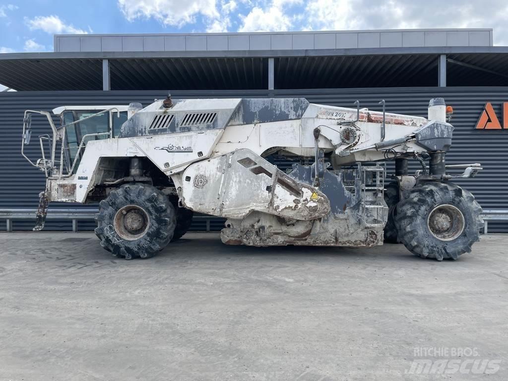 Wirtgen WR 240I 아스팔트 리사이클러